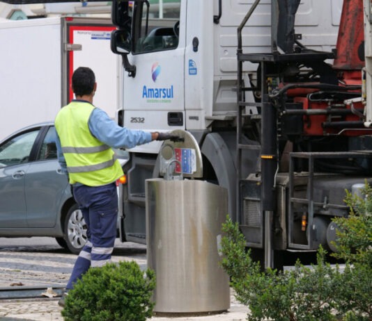 (PRIMEIRA MÃO) Câmara de Setúbal anuncia medidas para mitigar aumento dos custos dos resíduos Mocao AMARSUL Recolha de residuos 2048x1365 (1)