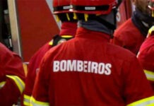 Seis carros e 300 pessoas retiradas devido a fogo em garagem em Setúbal Bombeiros costas332