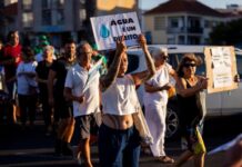 Cerca de 1.500 pessoas protestaram contra falta de água na Costa de Caparica 742345768 1696172088301740 4836176466982097641 n