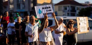 Cerca de 1.500 pessoas protestaram contra falta de água na Costa de Caparica 742345768 1696172088301740 4836176466982097641 n
