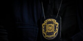 PJ investiga morte de menina esquecida no interior de viatura em Almada PJ