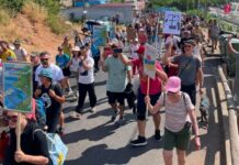 Centenas de pessoas marcharam contra a privatização de praias e acessos da Arrábida Protesto arrábida