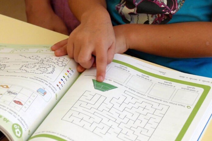 Entrega Manuais Escolares Casal Bolinhos