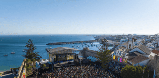 Festival Músicas do Mundo regressa a Sines entre 16 a 24 de julho em 2027 Img fundo 1 2500 2500 1 2500 2500 (2) (1)